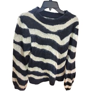 ✨️Price Drop✨️ Pattern sweater